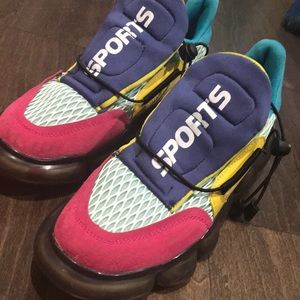 Size 41 men’s fashion shoe, Flaws shown in picture